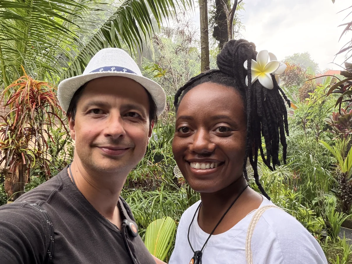 Shankar Poncelet and Antréa Ferguson together in a garden